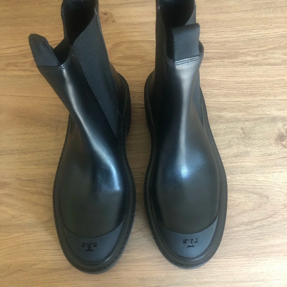 NIB $428 Tory Burch Leather Lug-sole Chelsea Boots in size 9!